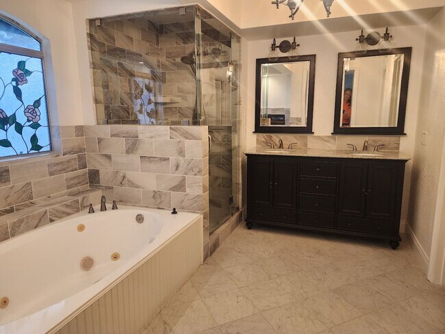 Building Photo - Gorgeous 5 Bedroom in Carmel Mtn Ranch in Gated Community