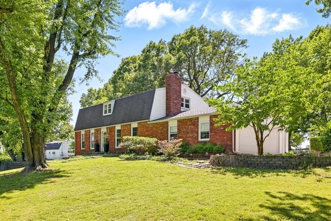 Building Photo - 1306 Marion Dr