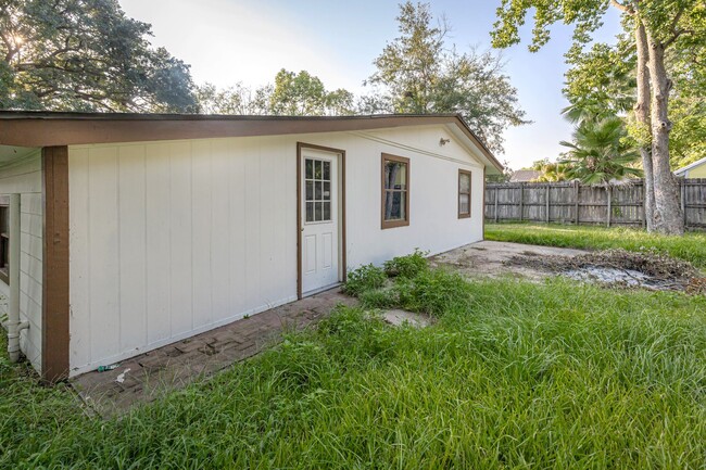 Building Photo - Adorable 3 bedroom ready to rent!