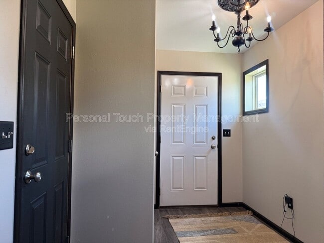 Building Photo - 4106 Clubhouse Dr S