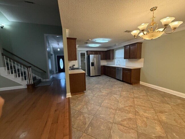 Building Photo - 2065 Juniper Dr