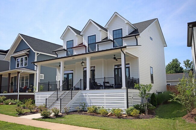 Building Photo - Beautiful, Custom-Built Pet-Friendly Lochlyn Hill Home