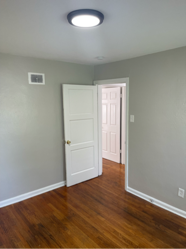 Building Photo - 6149 Shillington Ct