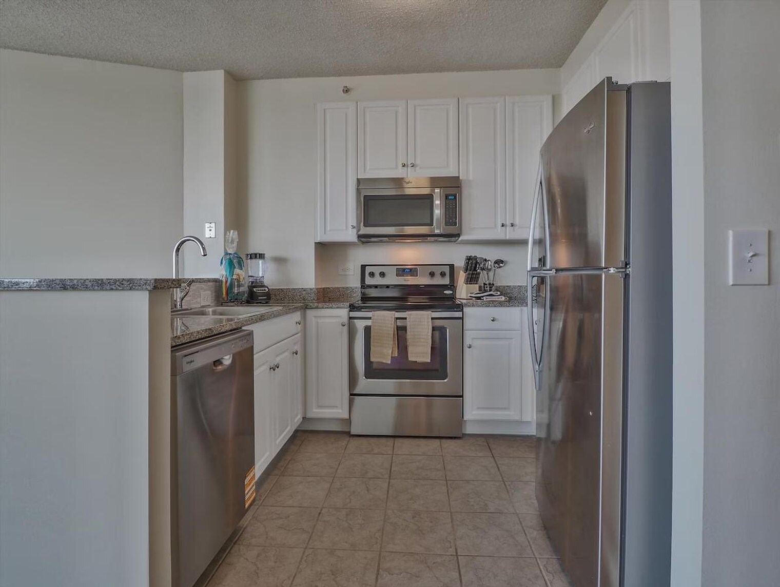 Building Photo - 33 Hudson St