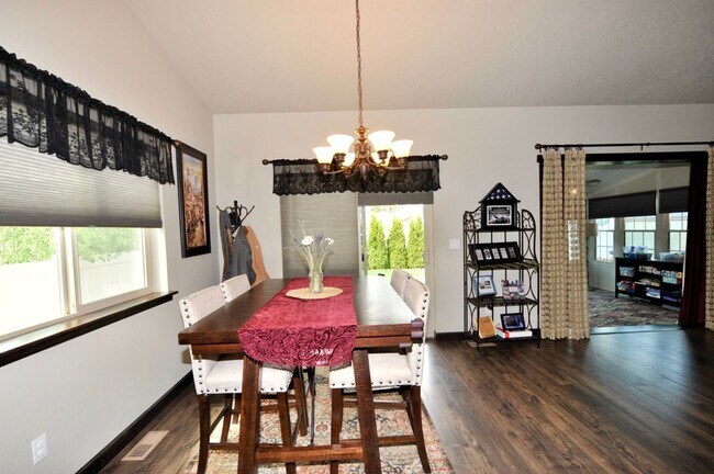 Building Photo - Luxury 3 bed 2 bath Rancher: Miller's Landing