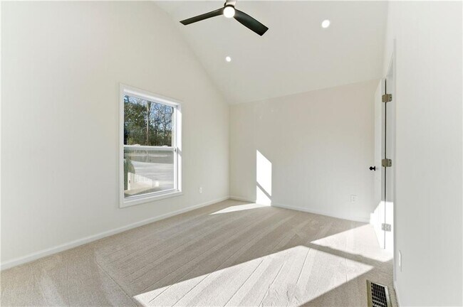 Building Photo - 1715 Crestline Dr NE