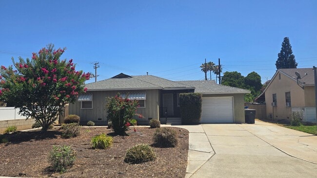Building Photo - Single Story Home with Large Yard availabl...