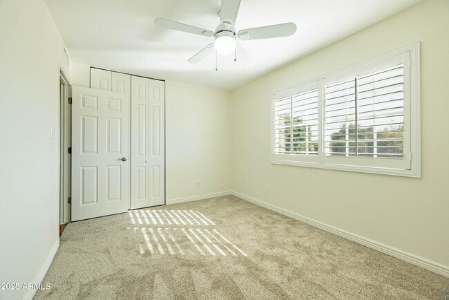 Building Photo - 2547 W Naranja Ave