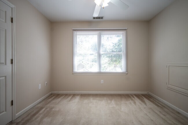 Building Photo - 119 Spring Lake Dr