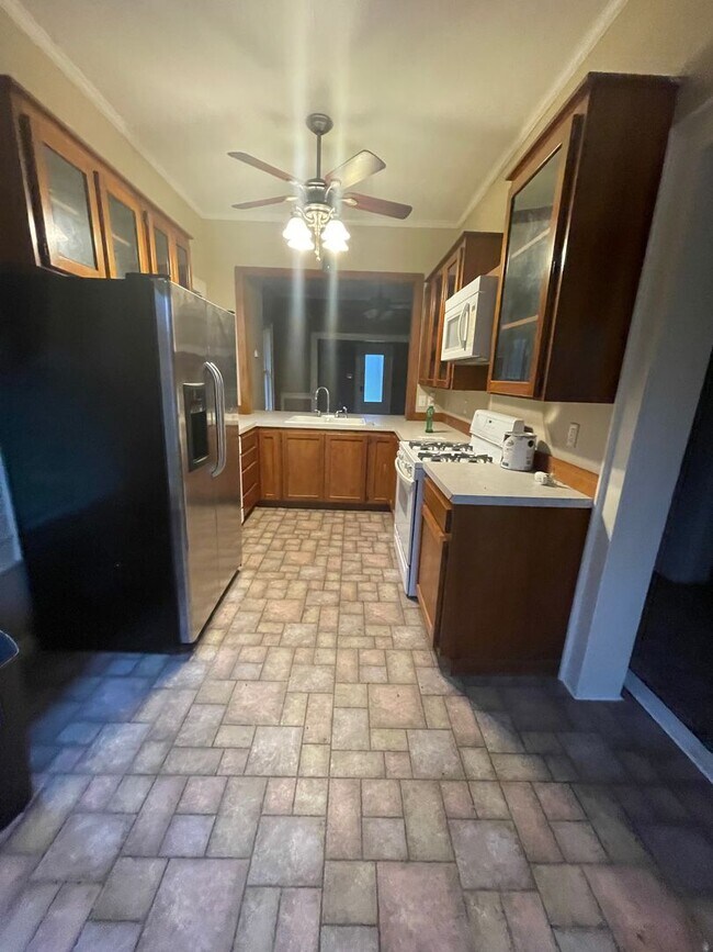 Building Photo - 2 bedroom country house
