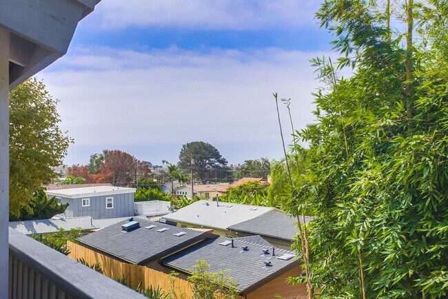 Building Photo - 243-243 N Granados Ave