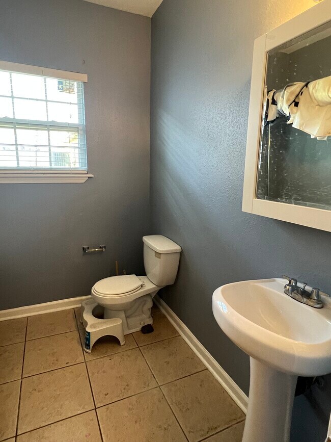 Building Photo - 3030 Toulouse St