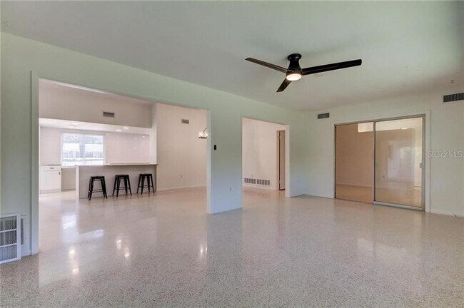 Building Photo - 1126 Woodcrest Ave