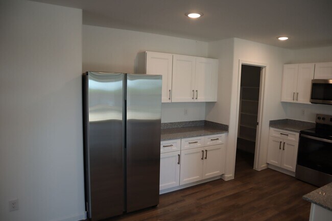 Building Photo - ~Pristine 2024 Luxury Home with Majestic Mountain Views~