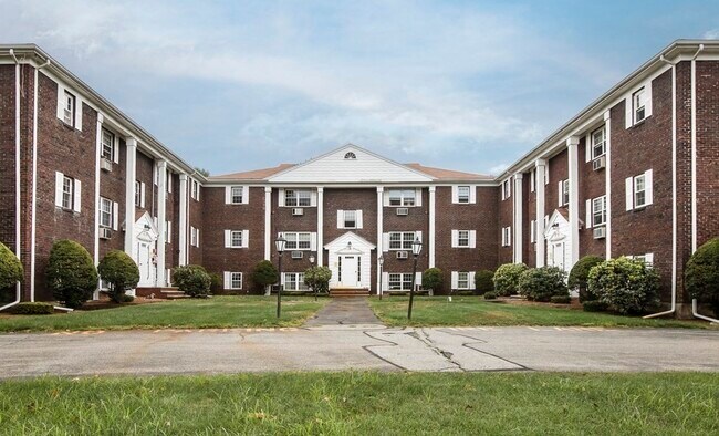 Building Photo - 130 Parker St