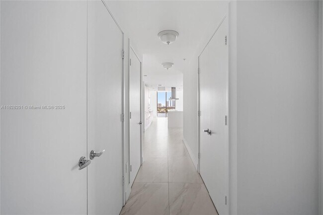 Building Photo - 17111 Biscayne Blvd