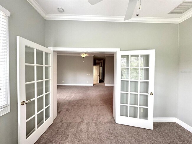Building Photo - 601 Saxony Blvd