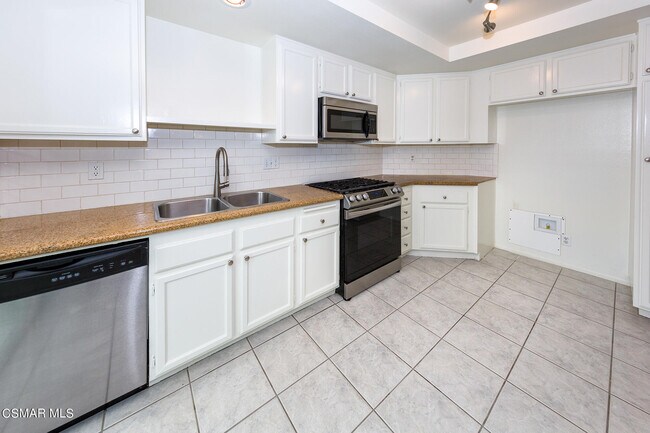 Building Photo - 6801 Pala Mesa Dr