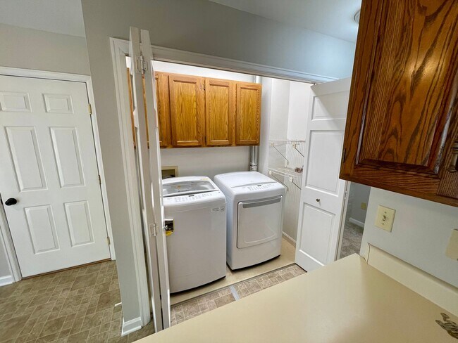 Building Photo - Beautifully Updated 3-Bed, 3-Bath Townhome...