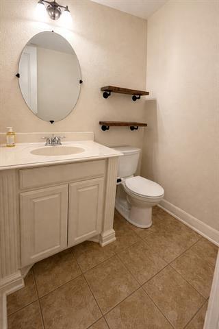 Building Photo - 3884 Banner Dr