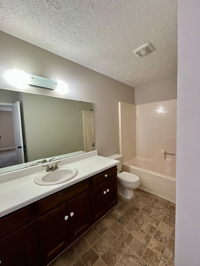 Building Photo - 1 Robin Ct