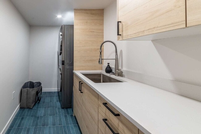 Building Photo - Modern Luxury Rental with Unobstructed Flatiron Views