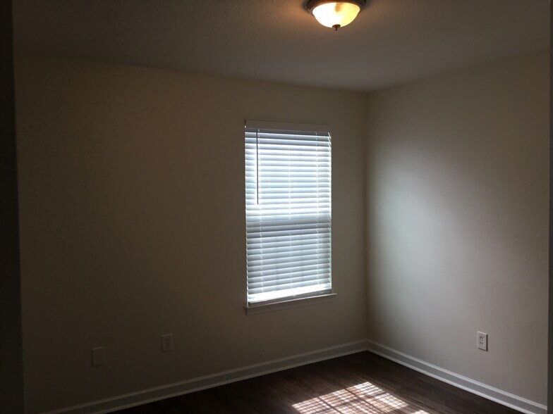Building Photo - 1395 Apple Farm Dr