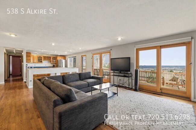 Building Photo - 538 S Alkire St