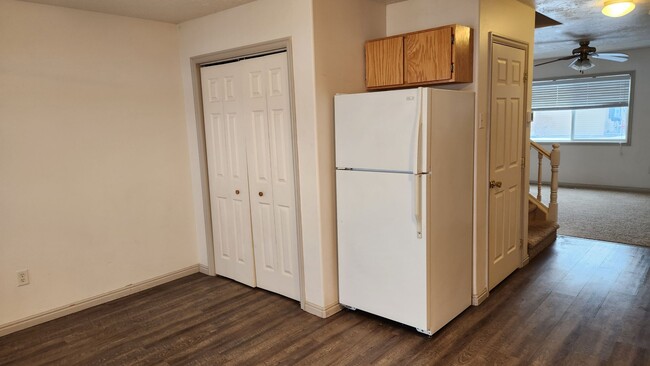 Building Photo - 2 bed 1.5 bath unit in the Meadows