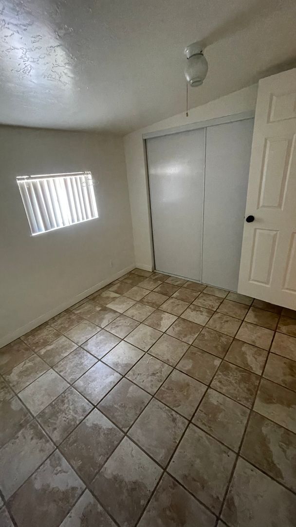 Building Photo - 1336 Peach Ave