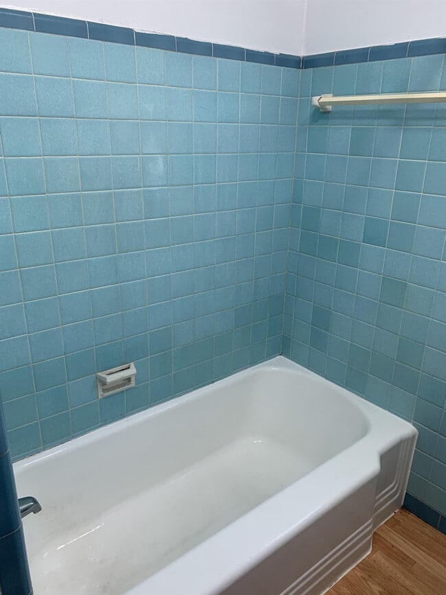 Building Photo - 5421 Pine St