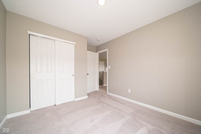 Building Photo - 7062 English Oak Dr