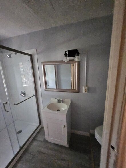 Building Photo - 924 E Morton St