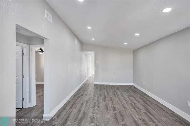 Building Photo - 2614 W 65th St