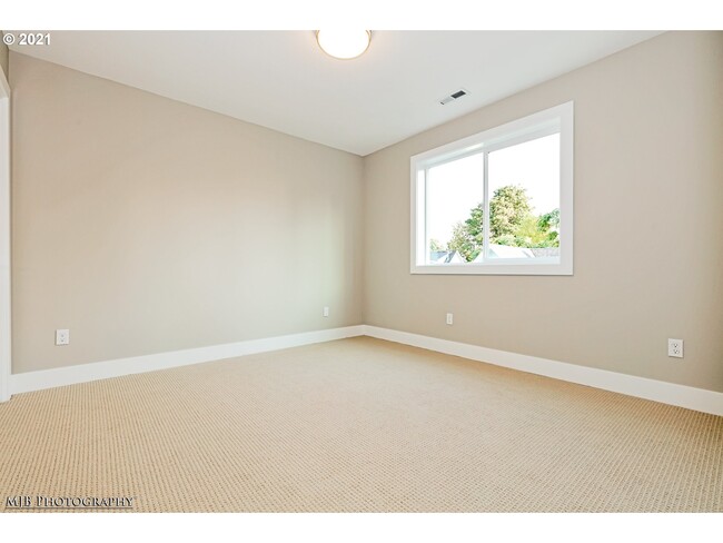 2nd bedroom - 2836 NE Killingsworth St