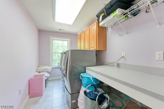 Building Photo - 12 Fieldflower Dr