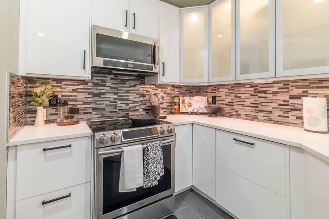 Building Photo - 708 Promenade Pl