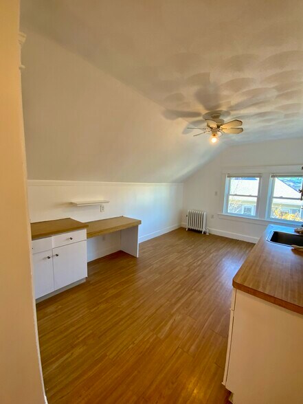 Building Photo - 1032 Hope St