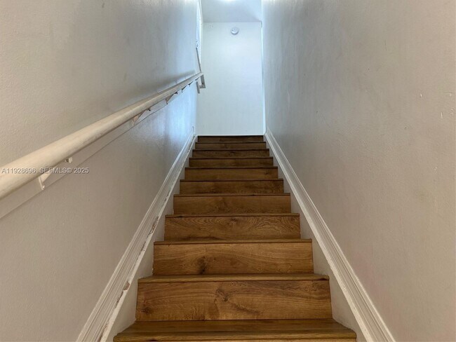 Building Photo - 2406 Centergate Dr