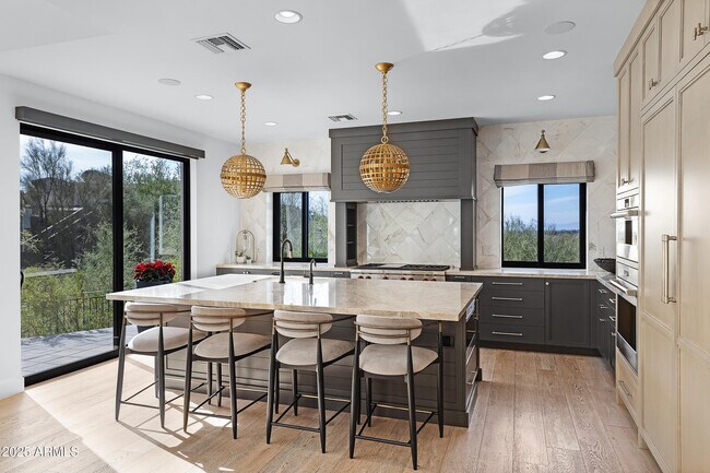 Building Photo - 5841 N Echo Canyon Cir