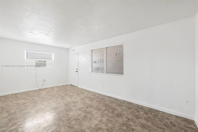 Building Photo - 126 SW 18th Ave