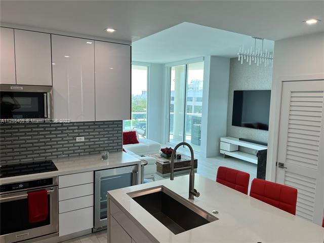 Building Photo - 2525 SW 3rd Ave