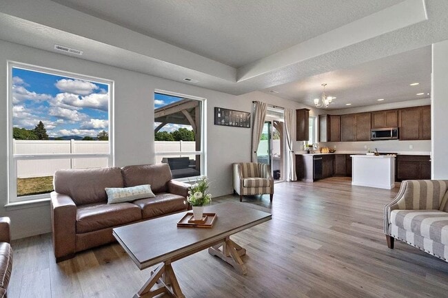 Building Photo - Immaculate Newer Construction w/ Vinyl Fen...