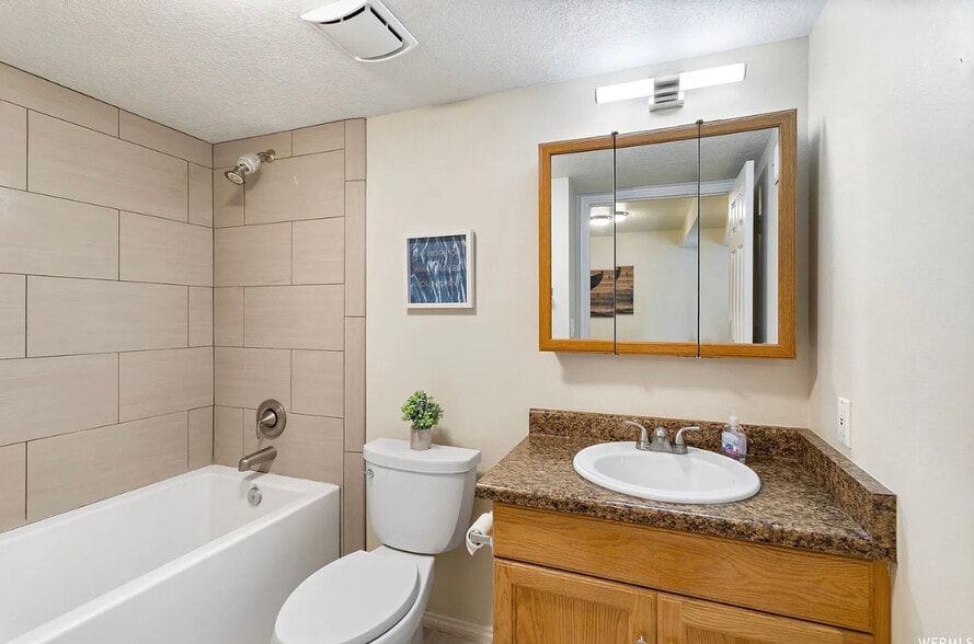 Building Photo - 1269 Riverside Ave