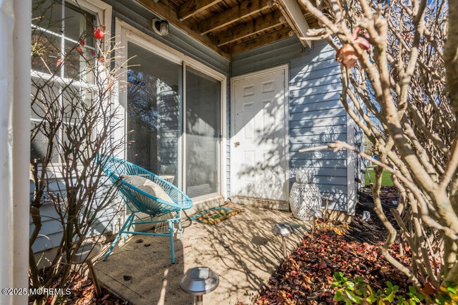 Building Photo - 25 Jockey Ln