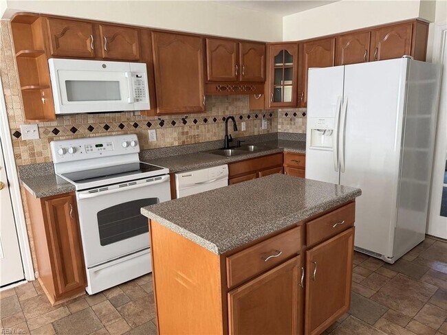 Building Photo - 3339 Dietz Dr