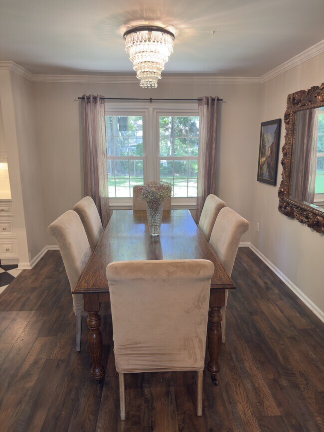 Building Photo - 989 Colonial Dr