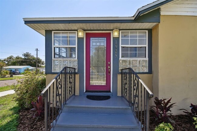 Building Photo - 1925 52nd St S