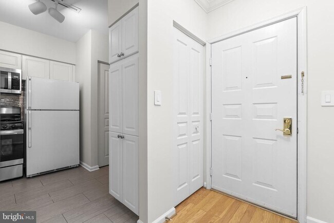 Building Photo - 12915 Alton Square