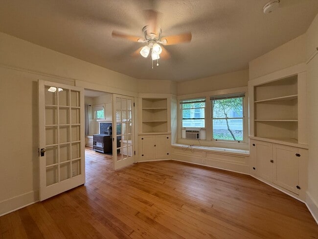 Building Photo - Charming, One bedroom duplex in Prime Ashland location | Available Now!